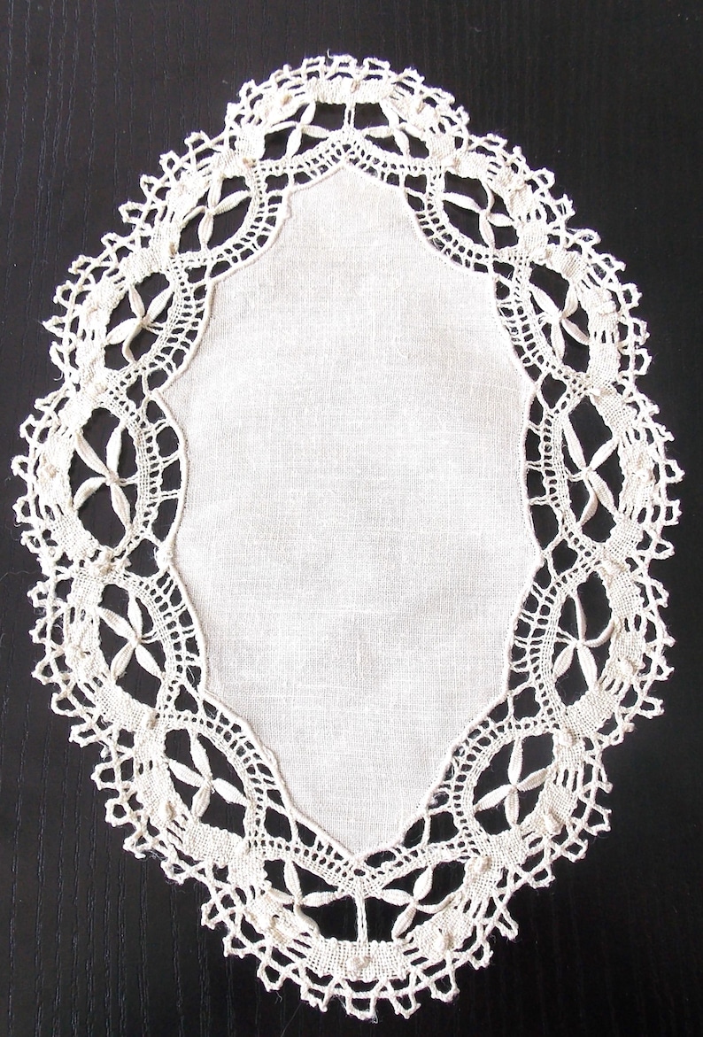 CHEMIN DE TABLE ancien, broderies, dentelle aux fuseaux (N°47) EUR 19,00 - FR