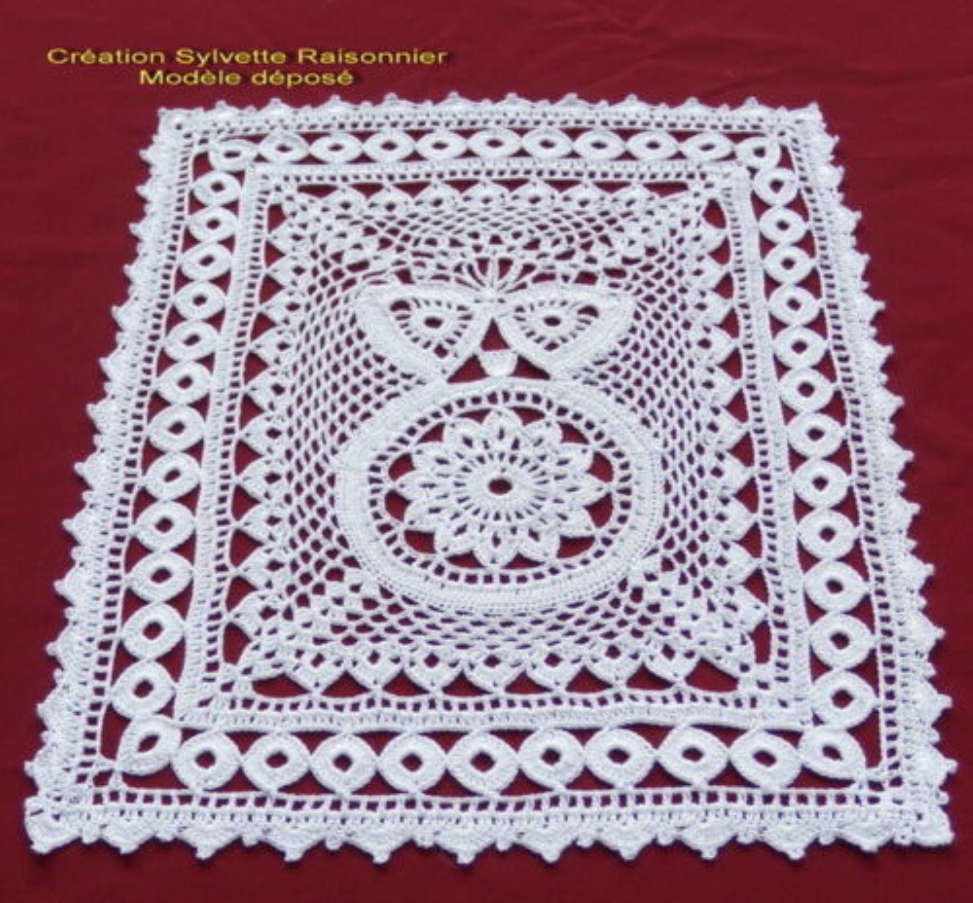 Napperon Crochet Main Création Sylvette Raisonnier Chouette sur Mesure