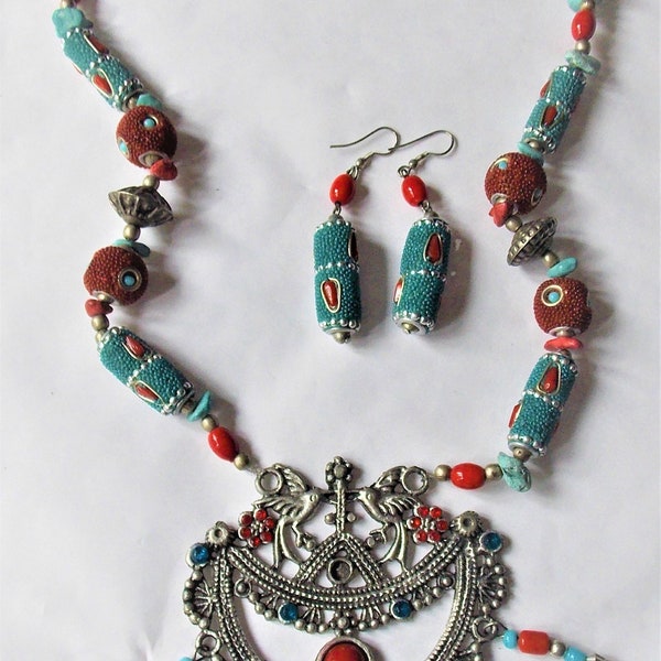 COLLIER ethnique fabrication artisanale boucles d'oreilles assorties PIERREFINE et perles de verre  MASQUE