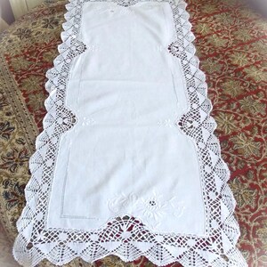 Chemin de Table Dentelle Mariage Chic - Mariage de Rêve
