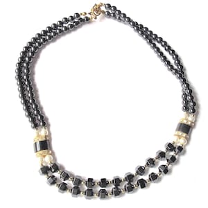 COLLIER de PIERRES FINES  hématite  et perles Biwa  noir  Adèle