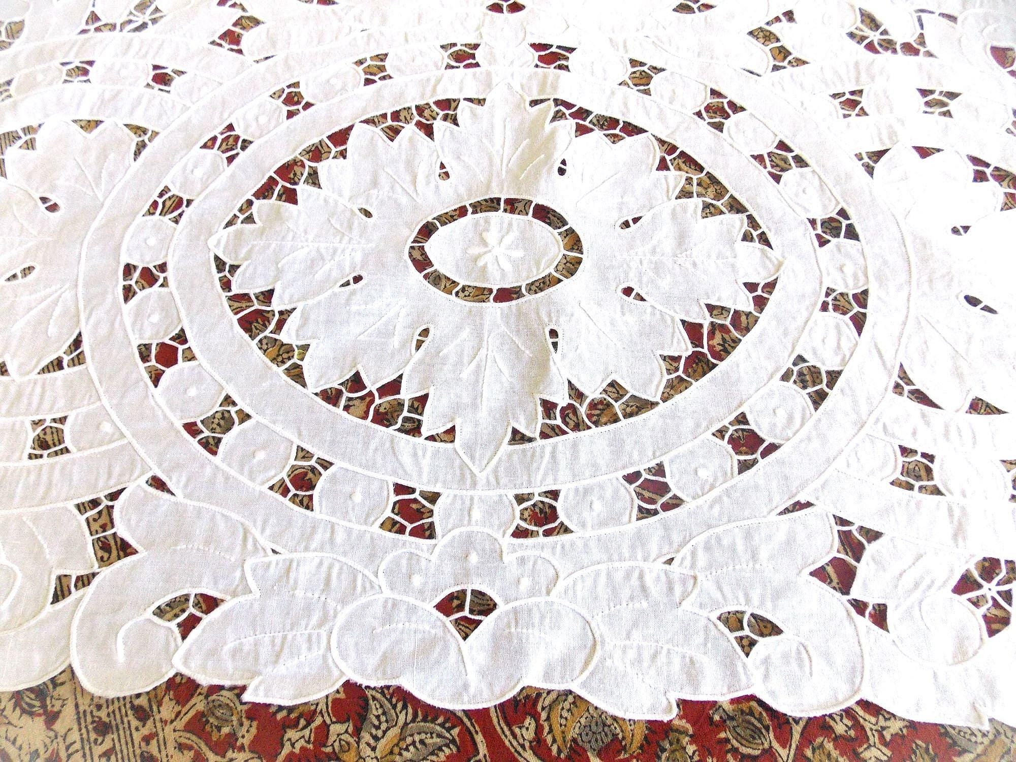 Chemin De Table Ovale Blanc Brodé Main Richelieu, 37x70cm, Neuf Sans étiquette