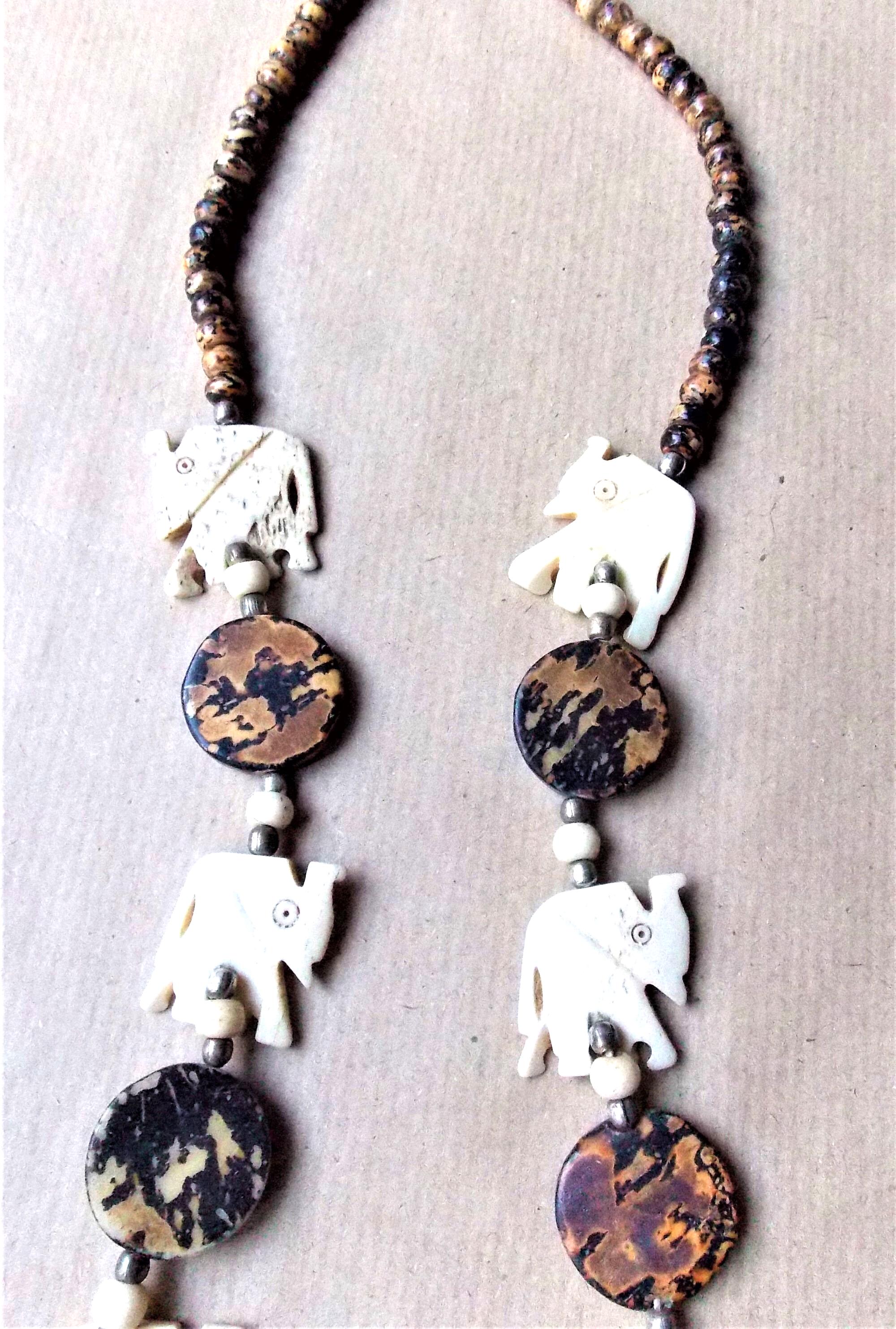 Lot De 2 Colliers Ethniques Artisanaux En Os D'éléphant Et Petits Pavés - Marron Et Blanc