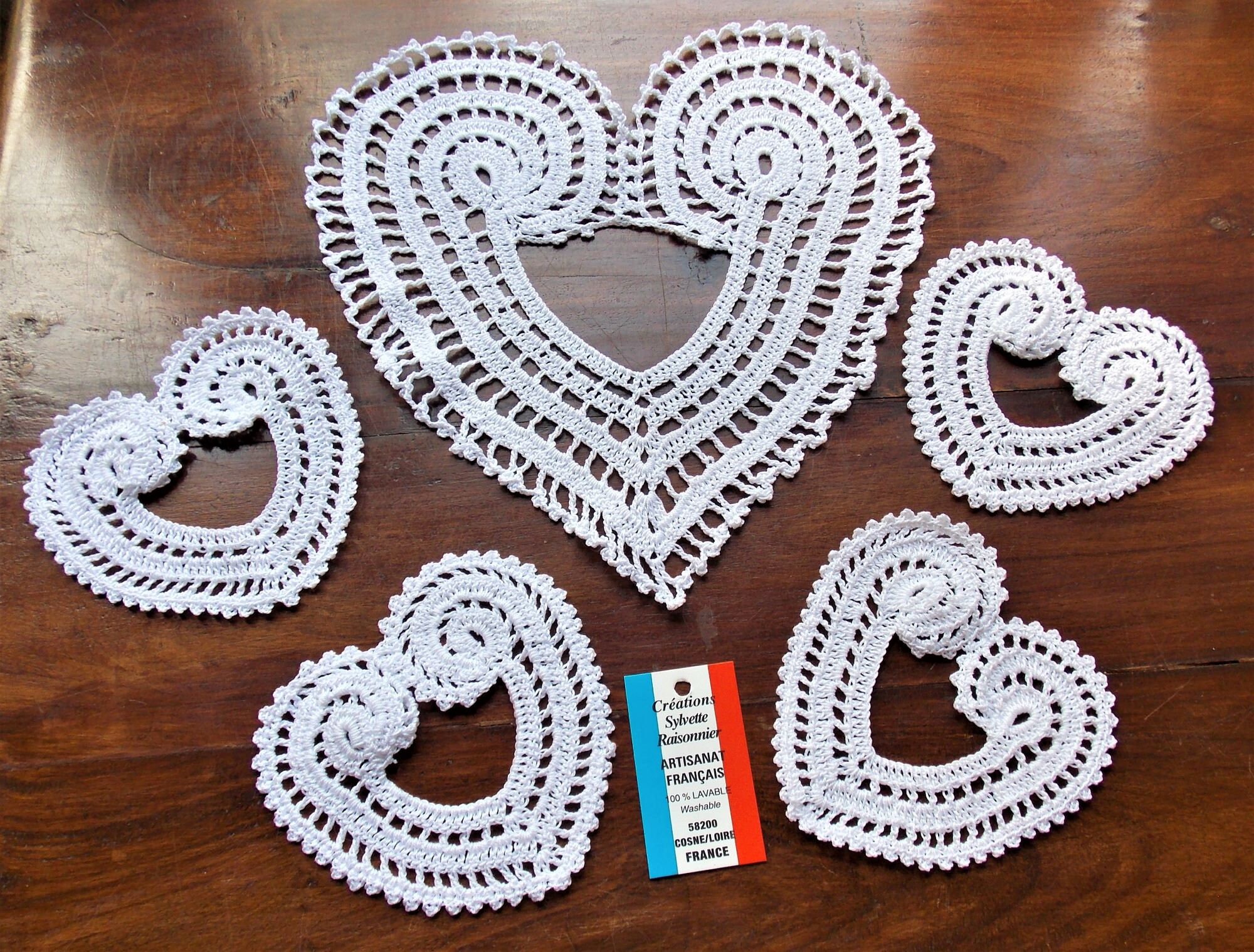 Napperons Crochet Main Création Sylvette Raisonnier Service de 5 Coeurs Blancs