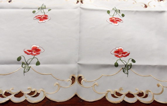 Chemin De Table Ovale Brodé – Blanc Cassé – 50x150 Cm – Motif Pavots – Polyester