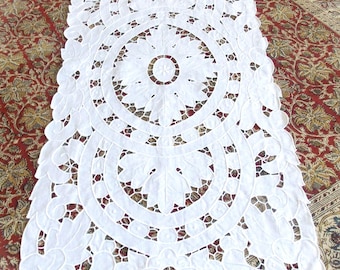 PLACEMAT rectangular hand-embroidered richelieu table runner on linen 40cmx80 CLIO