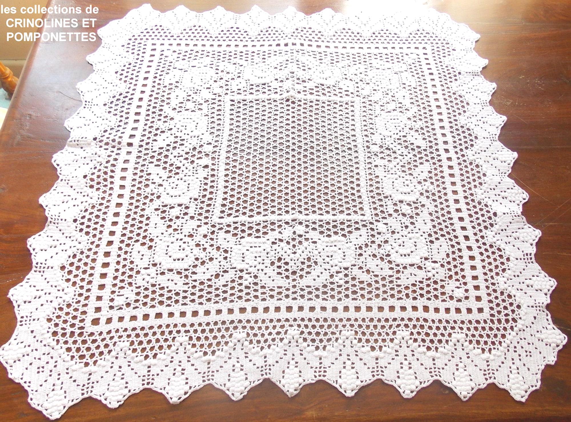 HANDGEHÄKELTES TISCHSET, kleines weißes quadratisches Tischtuch, Mittelstück, 60 cm, Aurore Coast