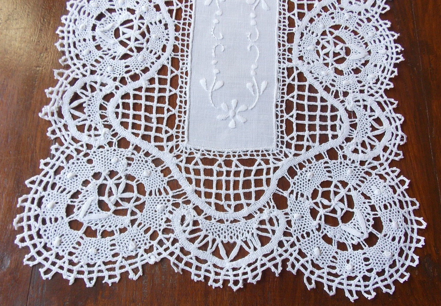 Napperon Brode Main Dentelle Aux Fuseaux Point d'esprit sur Lin Blanc 25x35 Sophie