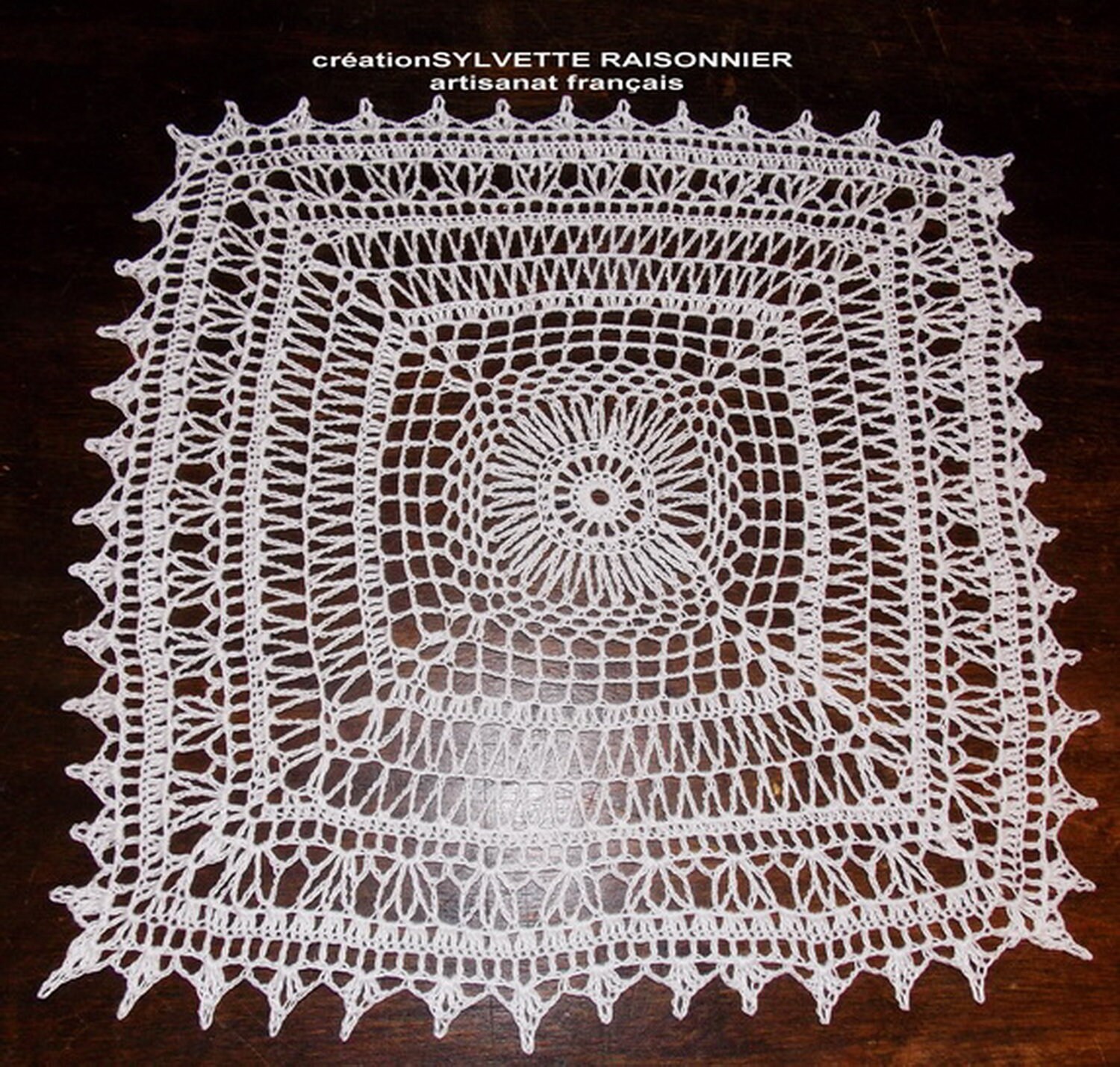 Napperon Crochet Main Artisanat Français Création Sylvette Raisonnier Écru 30M Carré