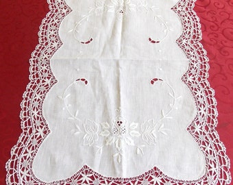 HAND EMBROIDERED DIEIE bobbin lace point d'esprit Dinard white rectangular 40cmx60