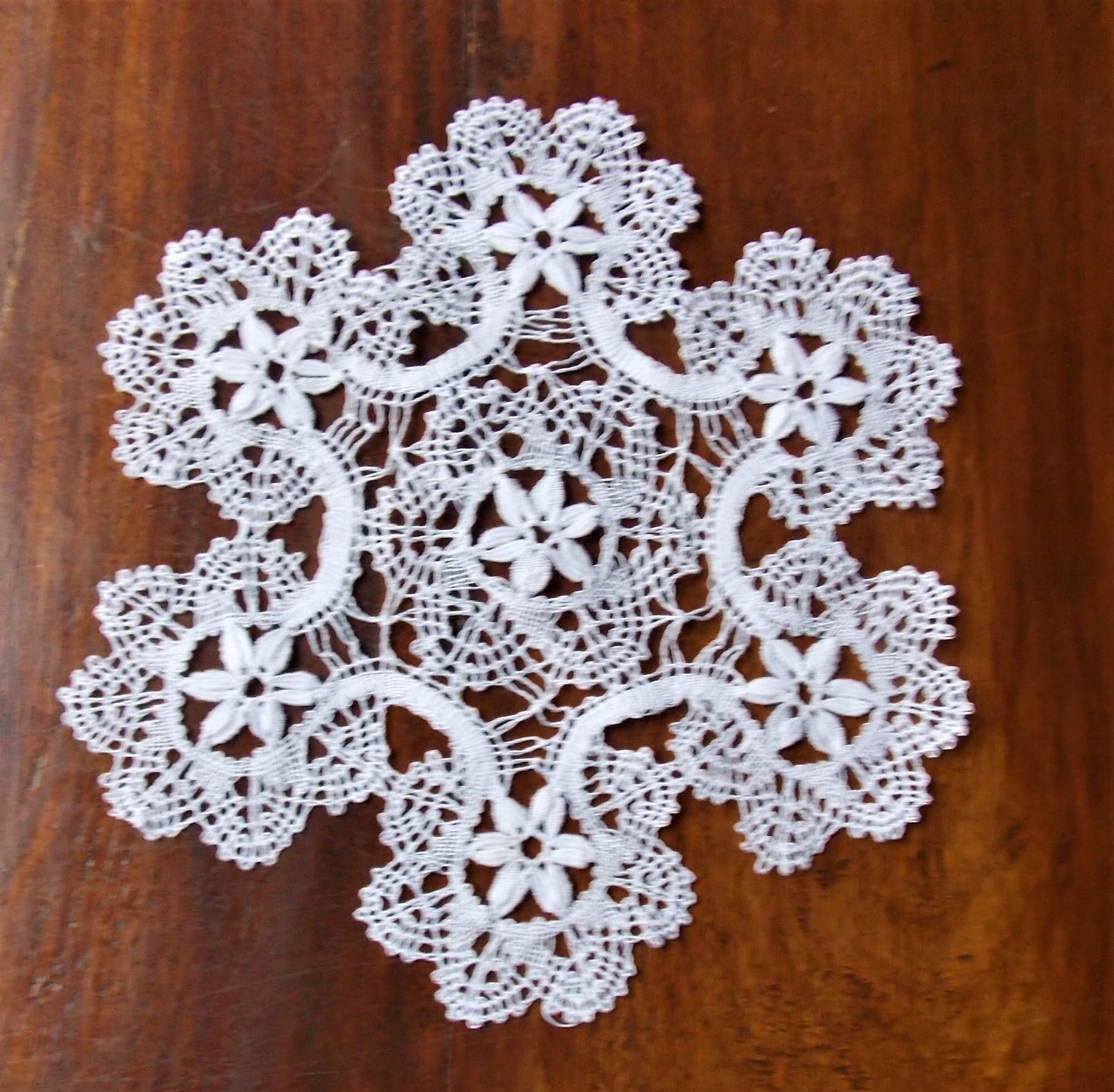 Napperon Brode Main Dentelle Aux Fuseaux Blanc Très Précieux Rond de 15 cm