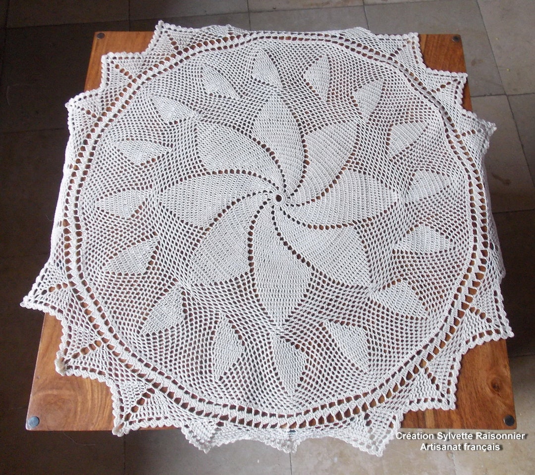 NAPPERON CROCHETd'ART CREATION SYLVETTE RAISONNIER ARTISANAT FRANCAIS ECRU 18CM