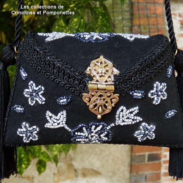 SAC DU SOIR pochette brodé main de perles   pièce unique  noir