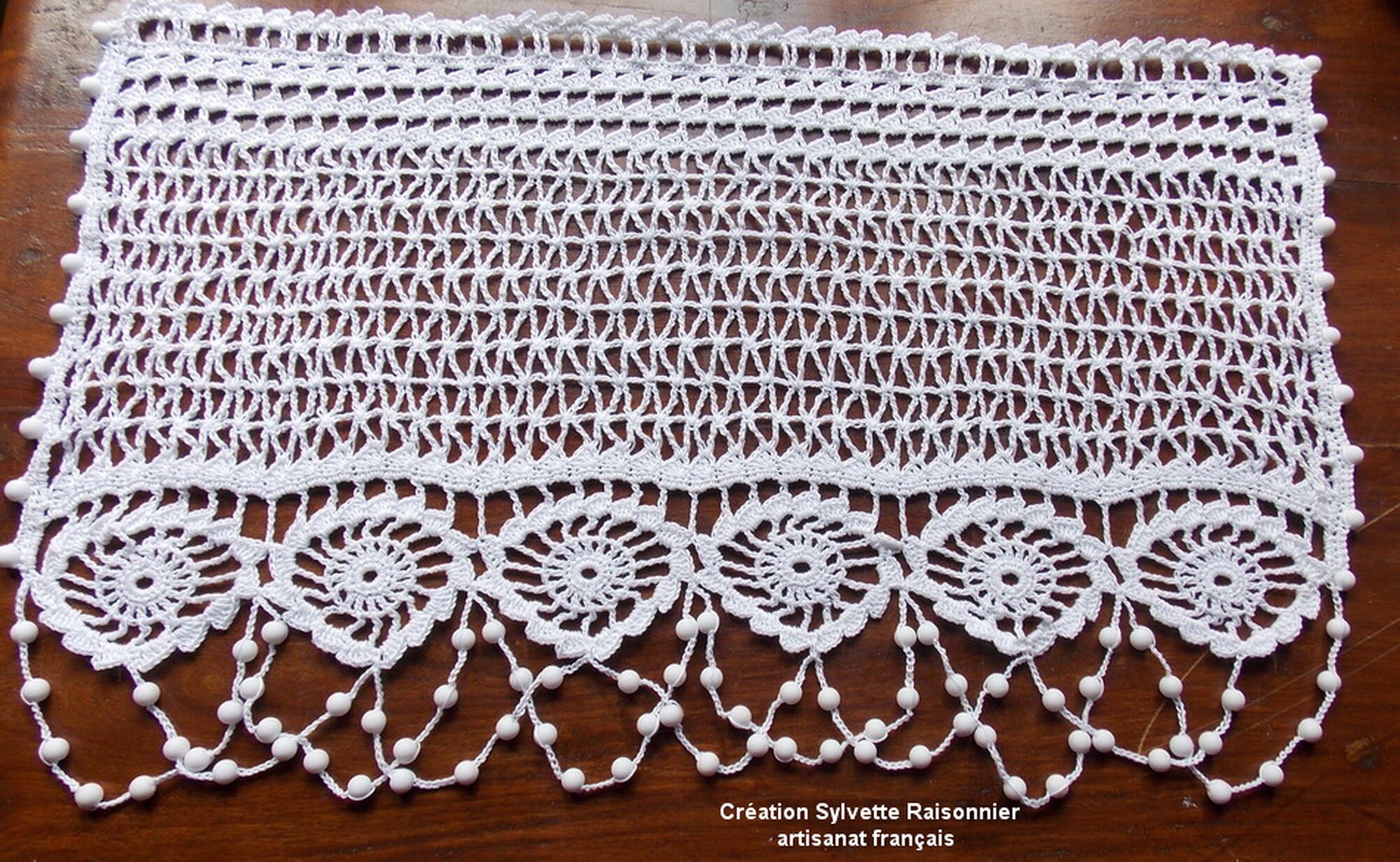 Brisebise Rideau Crochet Main Artisanat Français Création Sylvette Raisonnier Modèle à Perles Pamine