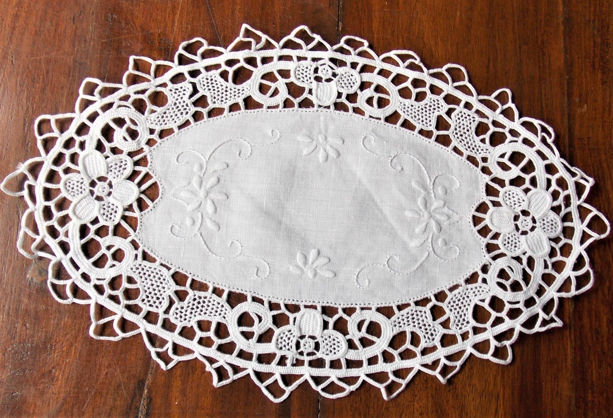 Napperon Brodé Main à L'aiguille Jours de Venise Ovale Blanc 18cm X27