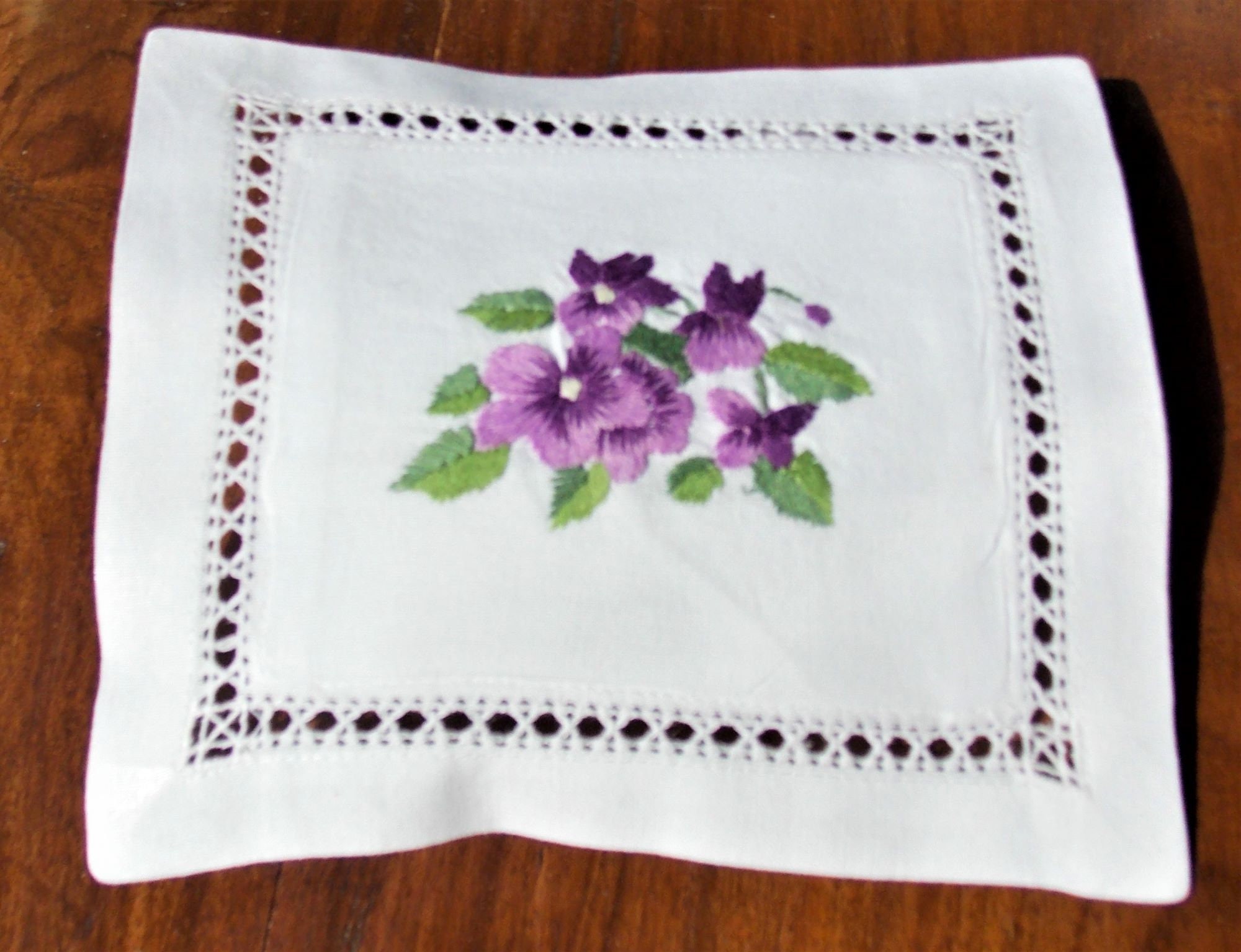 Coussinet Brode Main Garni de Lavande Brodé Les Violettes