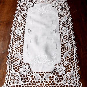 Handbroderad venetiansk spetsduk, vit, rektangulär, 32 cm x 55 cm, Aristee