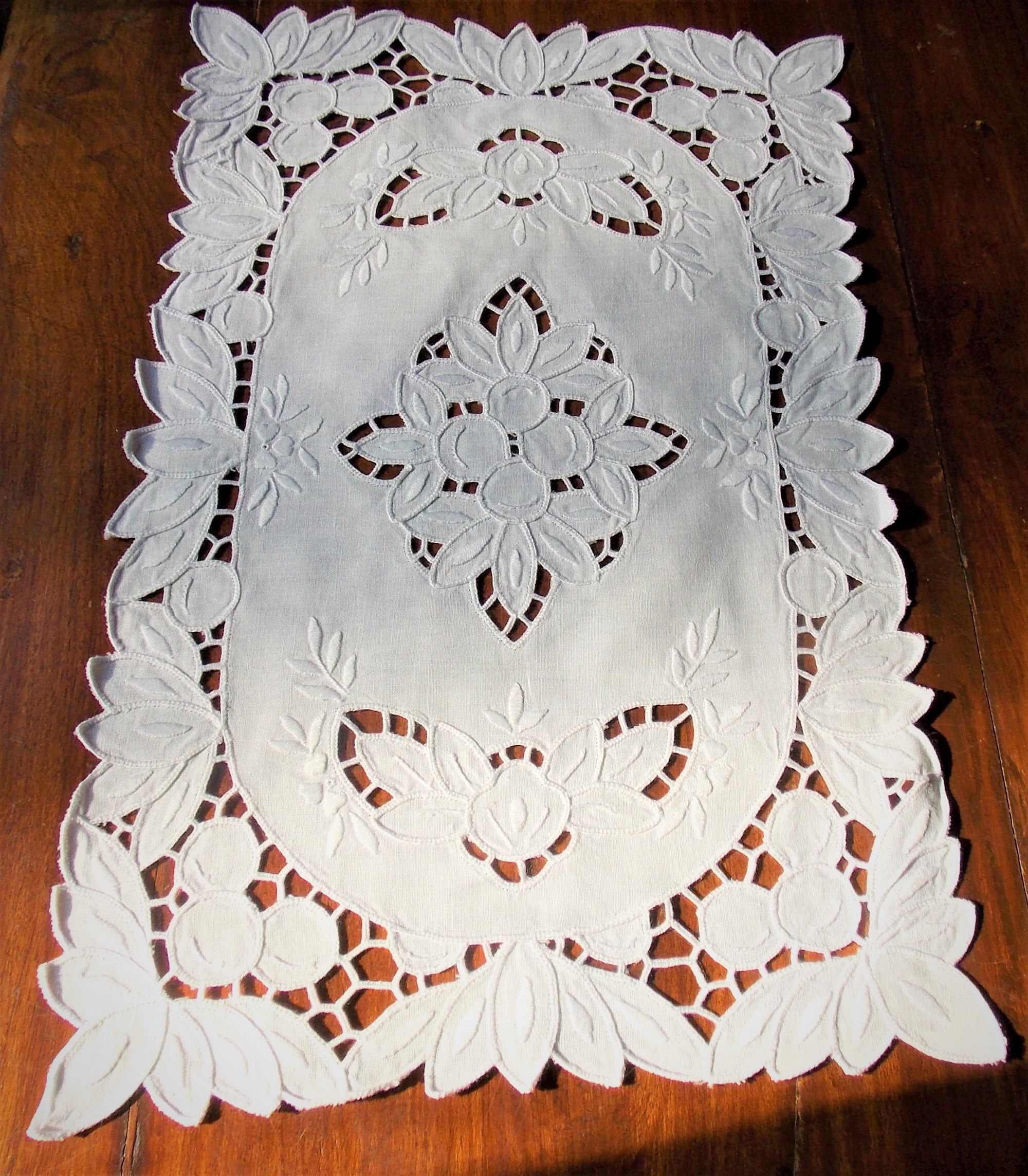 Napperon Brode Main Richelieu Blanc Rectangulaire 26x 40 Mathilde