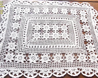 Hand-crocheted doily, French craftsmanship, Sylvette design, rectangular, 35x50 cm, ecru