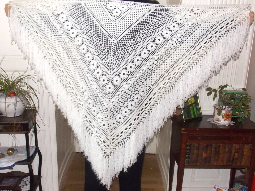 NAPPERON CROCHET MAIN artisanat français création sylvette Raisonnier carré blanc de 35 - France
