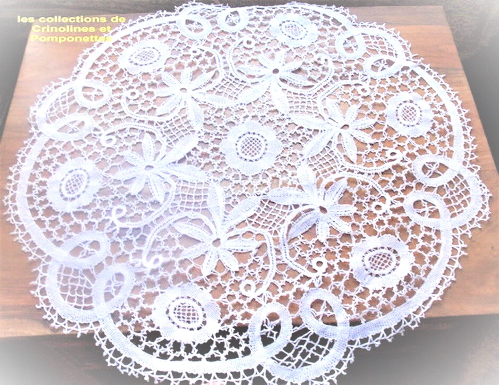 Chemin De Table Rond Brodé Main – Motif Fraises, 45 Cm, 100% Coton