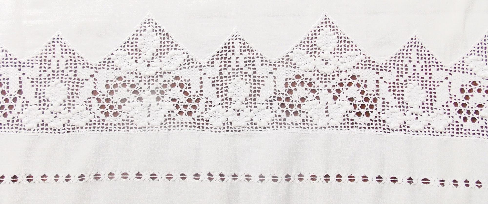 Brise-bise Panneau Blanc Incrustations Crochet Artisanal - Fait Main En France - Dimensions 88x140 Cm