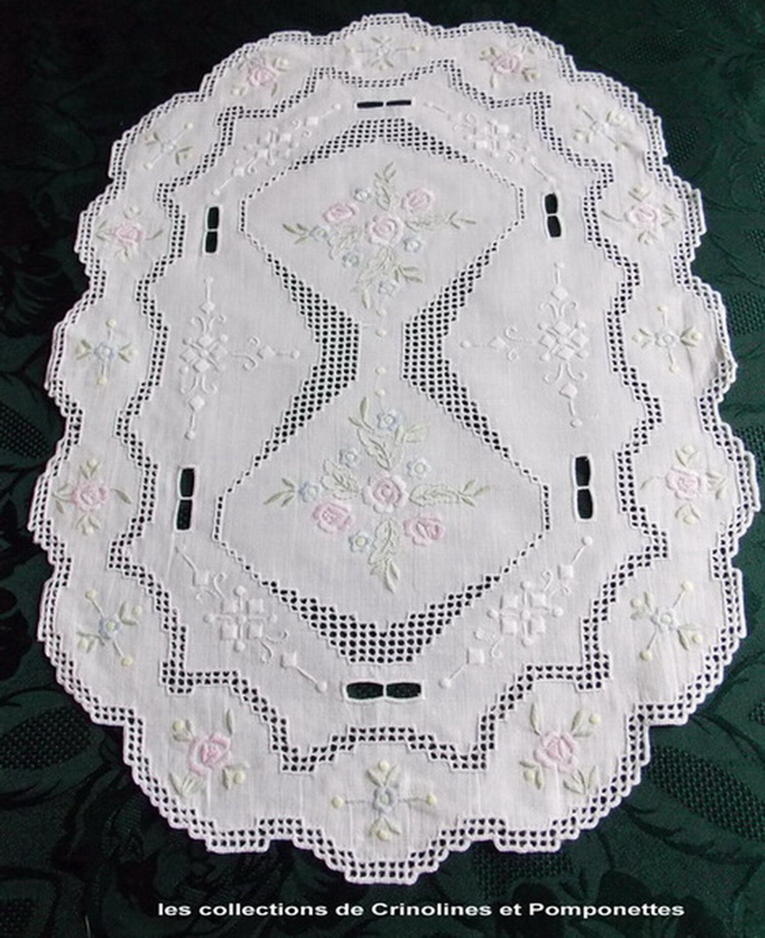 Napperon Ovale Brode Main sur Lin Fleurs Pastels 35x50