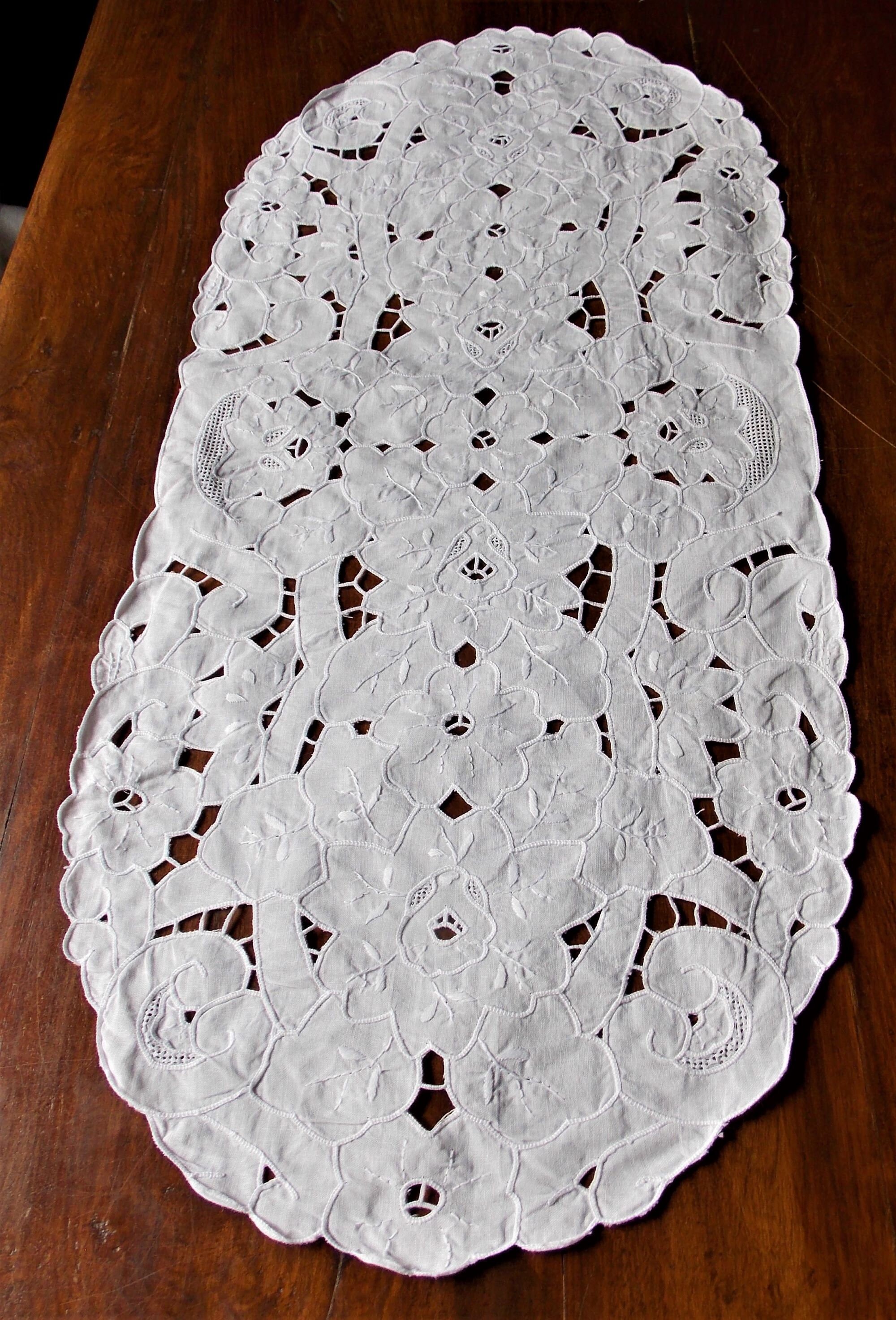 Napperon Brodé Main sur Toile de Coton Broderie Richelieu Blanc Chemin 40x90 Ovale