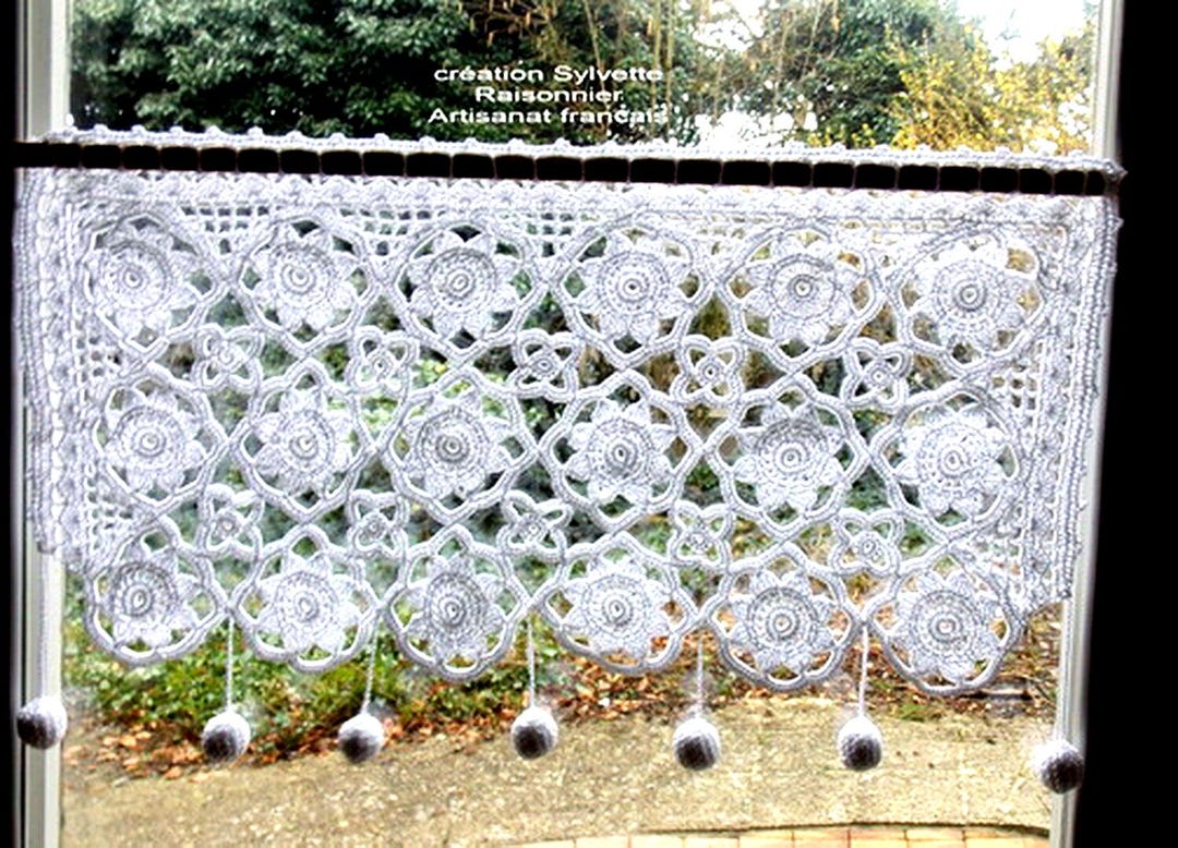 Rideau Fait Main Sur Mesure Crinolines Et Pomponettes - Création Française Artisanale