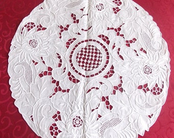 HAND-EMBROIDERED PLAID on linen royal white brogue embroidery round 45cm gady