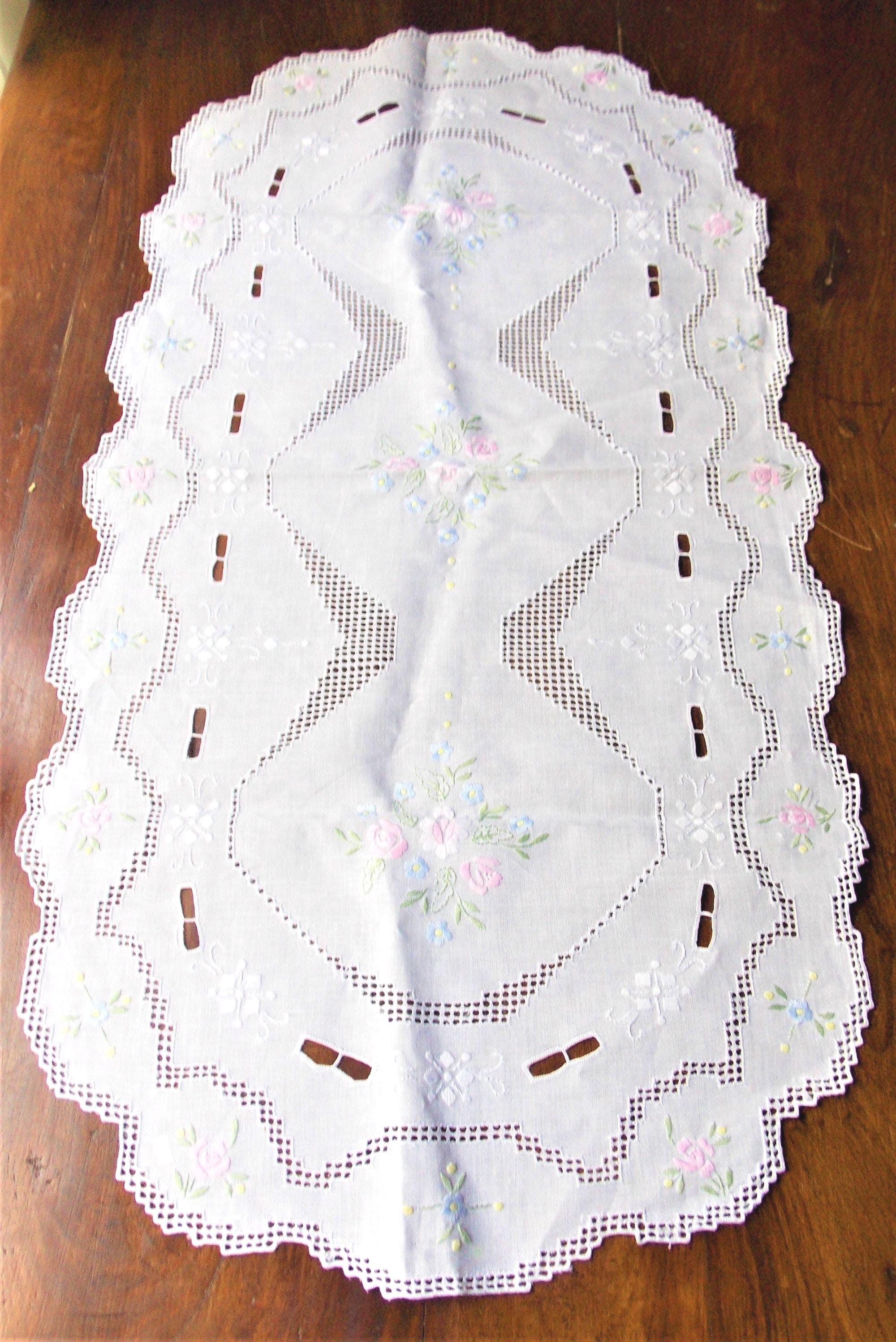 service de table en lin broderie main, neuf, 1 napperon + - Catawiki