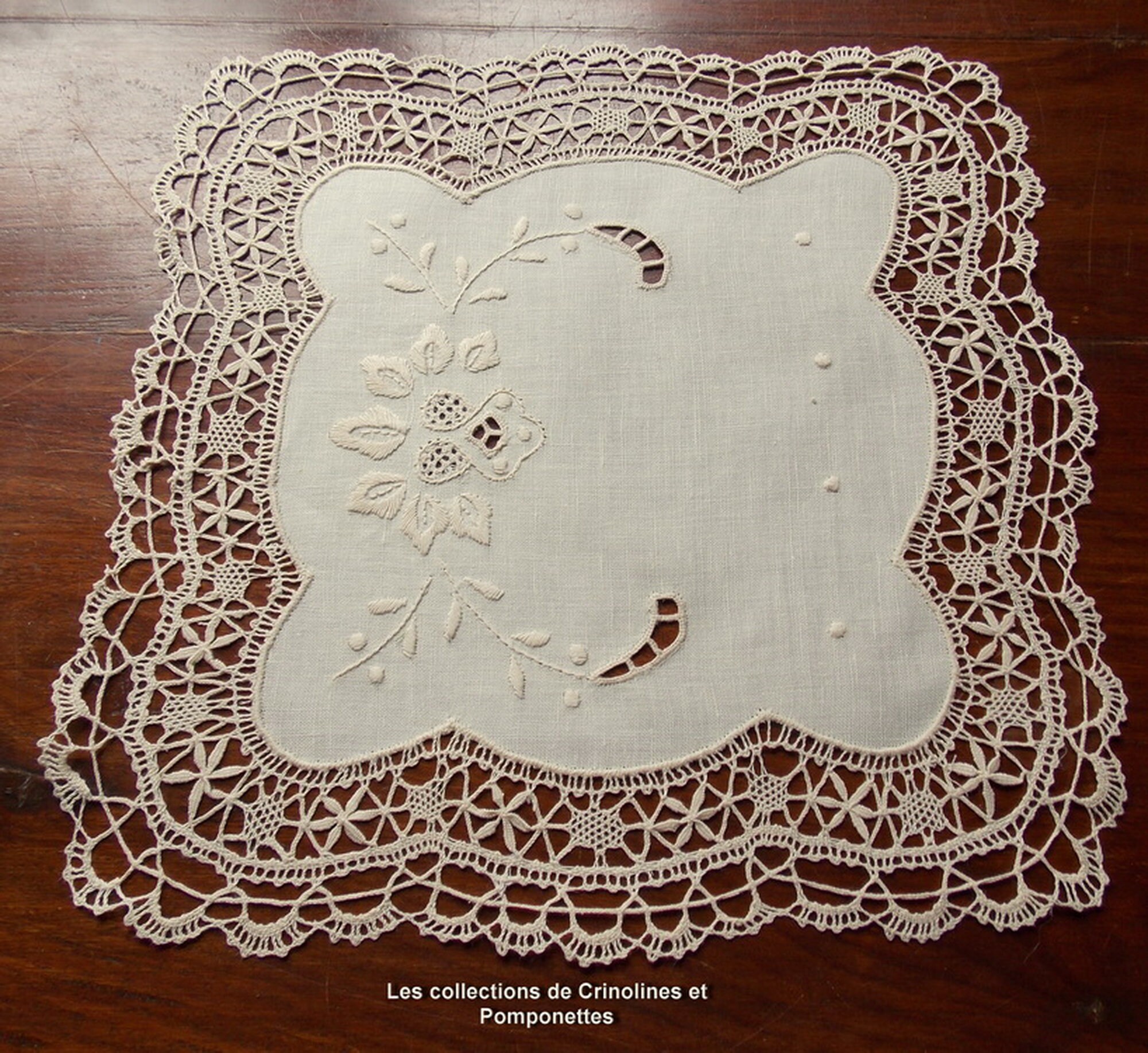 Napperon Brode Main Dentelle Aux Fuseaux Point de Cluny Carre 30 sur Lin Ecru Clair