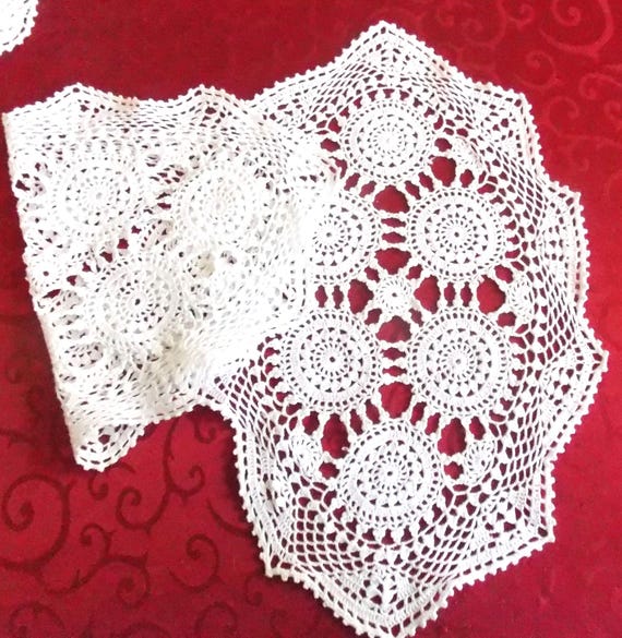 NAPPERON CROCHET D'ART fabrication artisanale fil fin ovale 17cmx30 - France