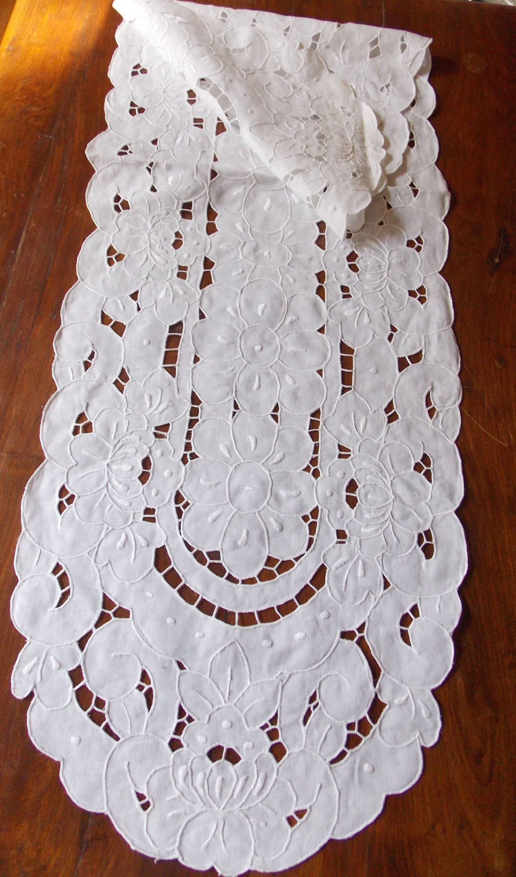 Napperon Chemin Brodemain sur Lin Ovale 40x 128 Promotion à Laver Tysbe