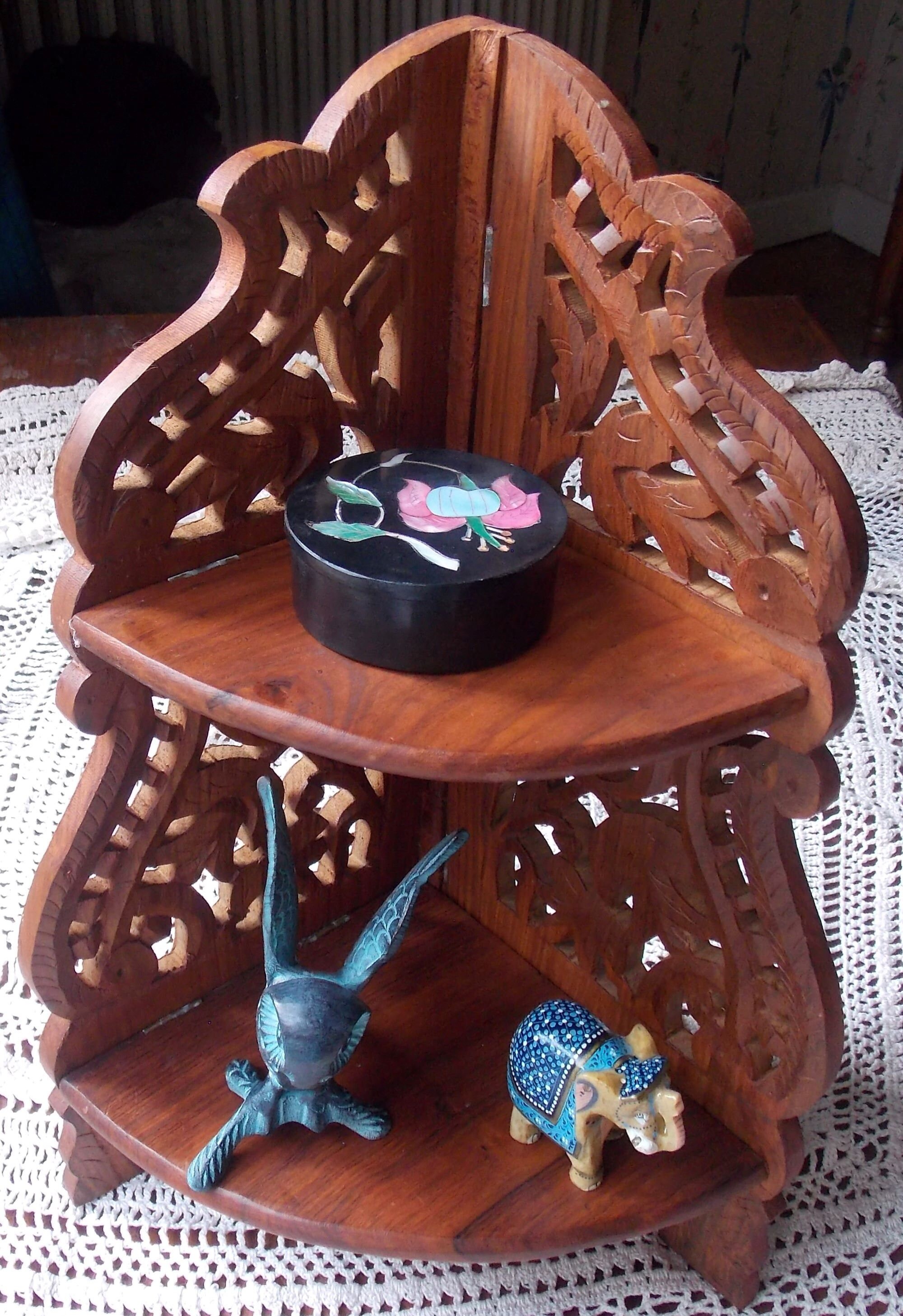 Etagere En Bois Sculpte