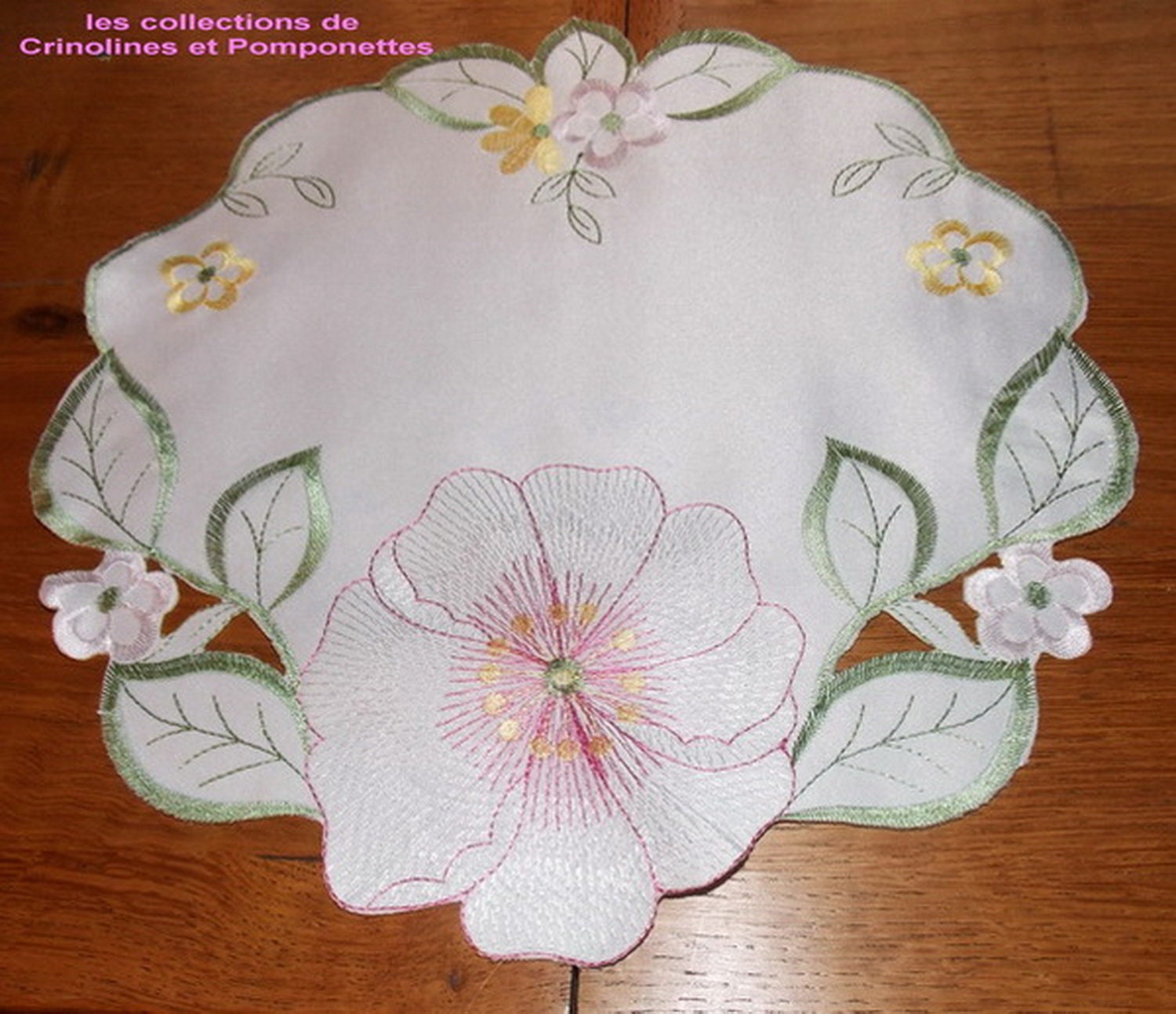 Napperon Brode Volubilis en Polyester Epais Rond de 30