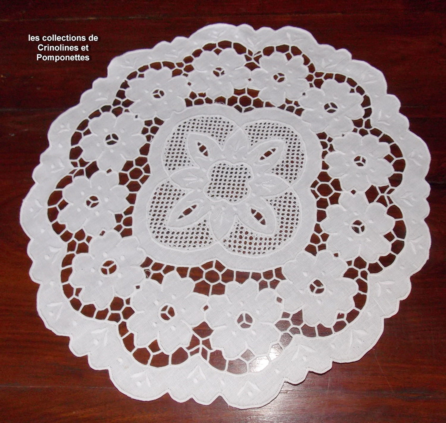 Napperon Brode Main Broderie Richelieu Blanc Rond de 35cm Aster