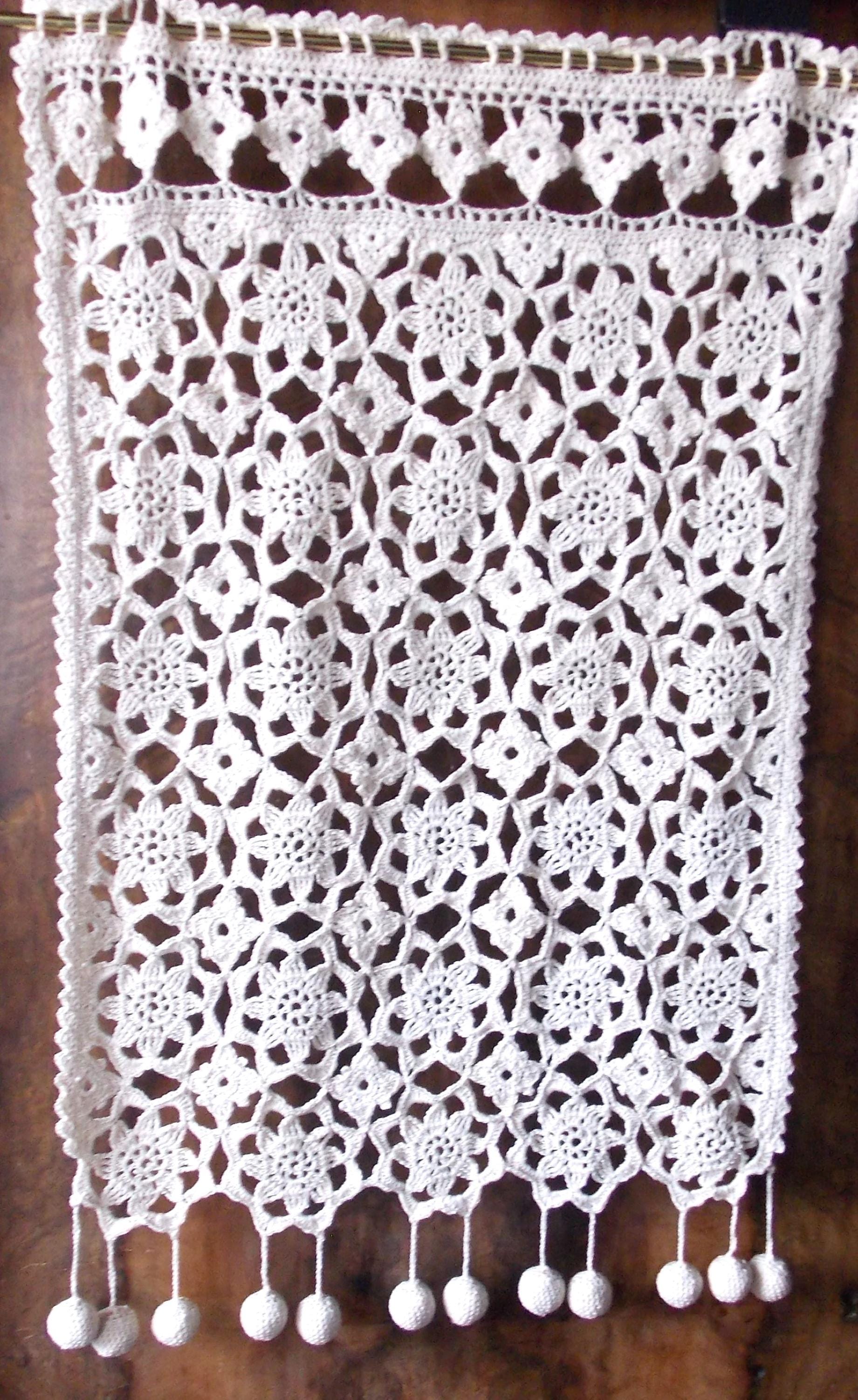 RIDEAU CROCHET main brise bise artisanat français création sylvette Raisonnie AUBEPINE