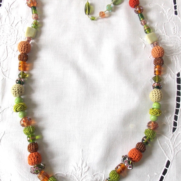 CROCHET NECKLACE CREATION S Raisonnier long necklace glass beads and crochet shades of green Pèle-Mêle