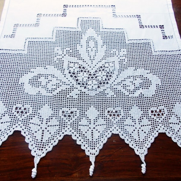 BRISEBISE RIDEAU   incrustations CROCHET  fait main blanc 50X110   sur toile de coton    fleur de lys