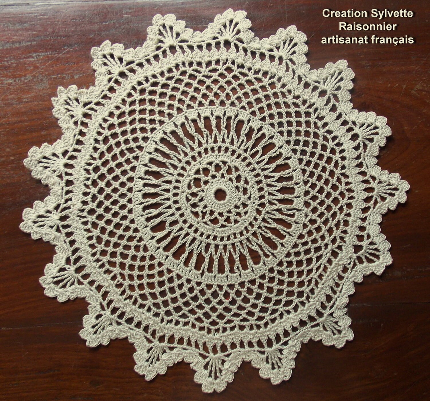 Napperon Crochet Main Artisanat Français Création Sylvette Raisonnier Rond Écru30