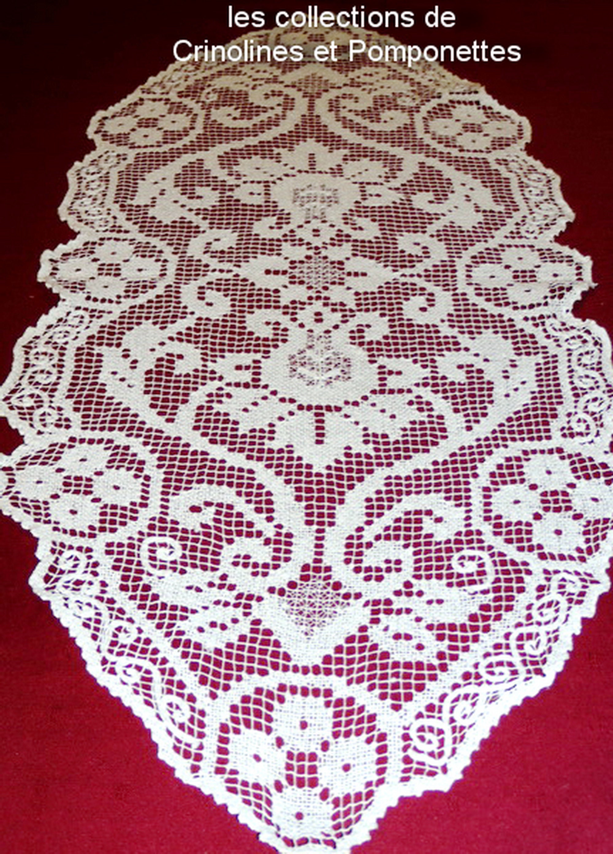 Napperon Brode Main sur Filet Ovale Blanc 35x75