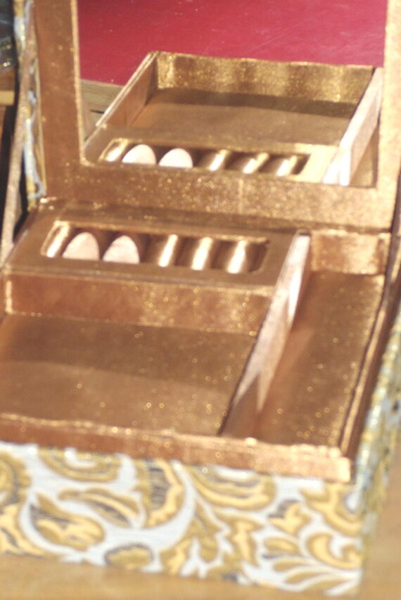 Boîte à Bijoux / Coffret En Brocart Avec Compartiments Intérieurs - Neuf (sans Emballage)