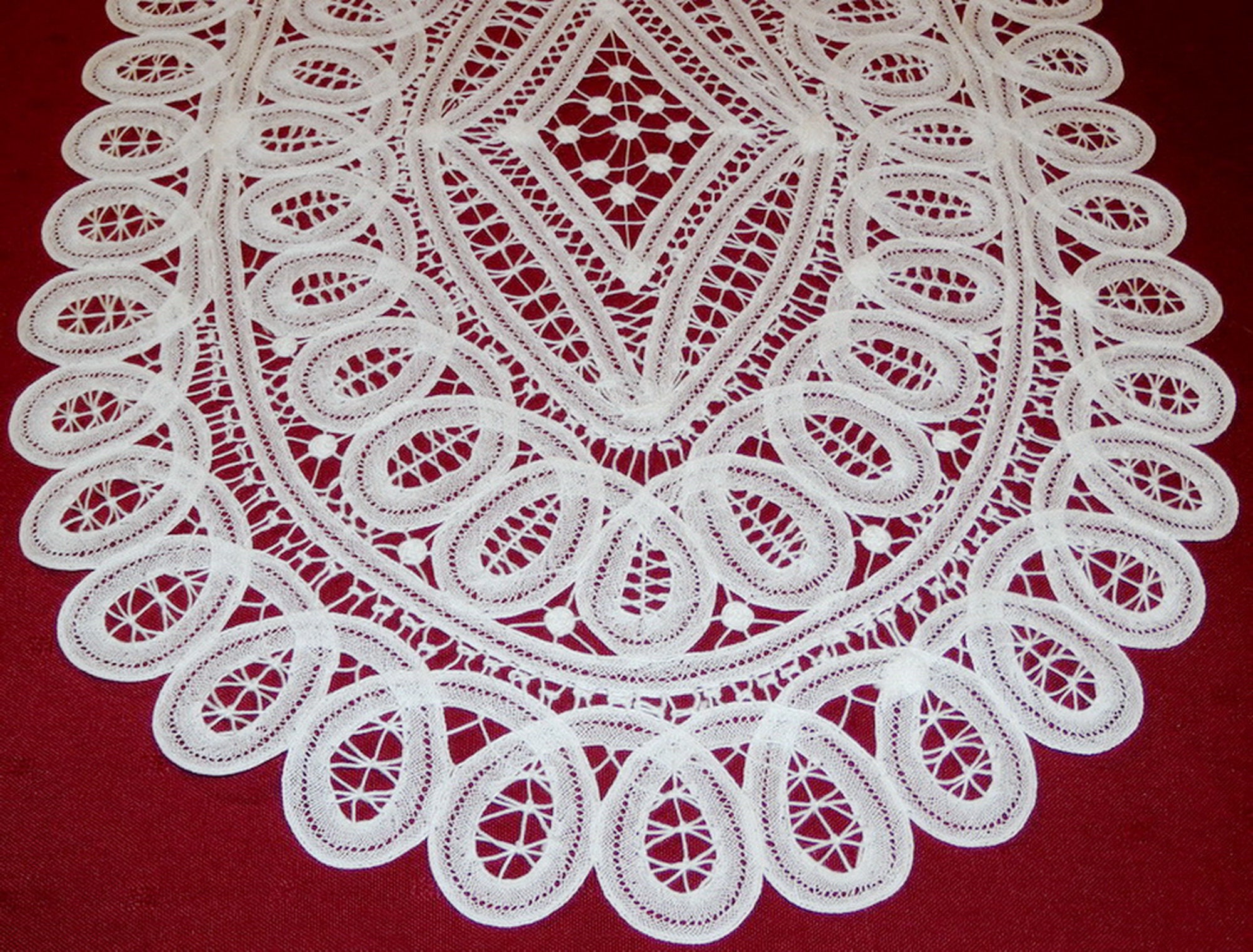 Napperon Dentelle Renaissance Brodé Main Blanc 30x45 Ovale