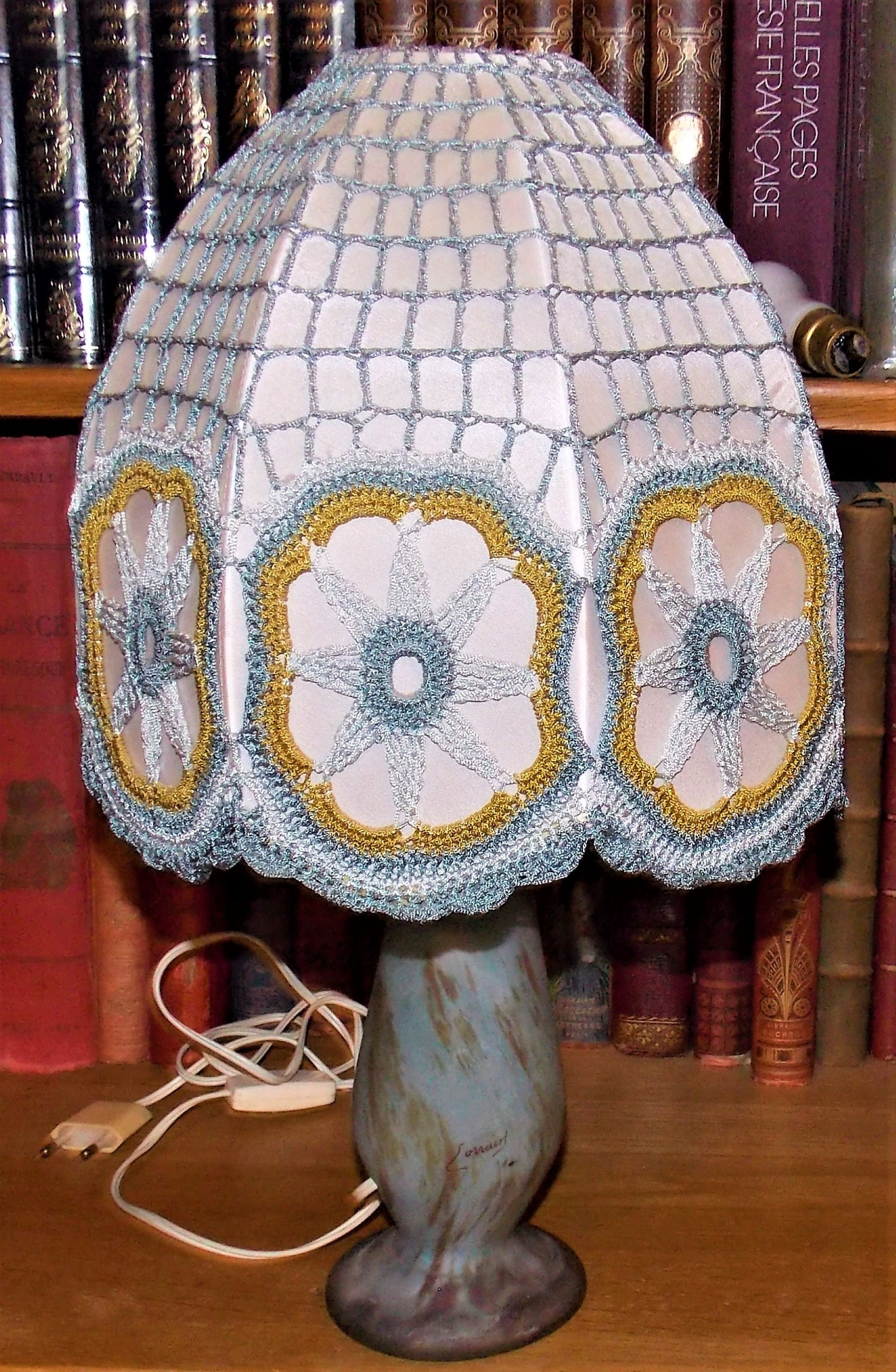 Lampe sur Pied en Patedeverre Signé Lorrain Abat Jour Tricot d'art Pièce Unique