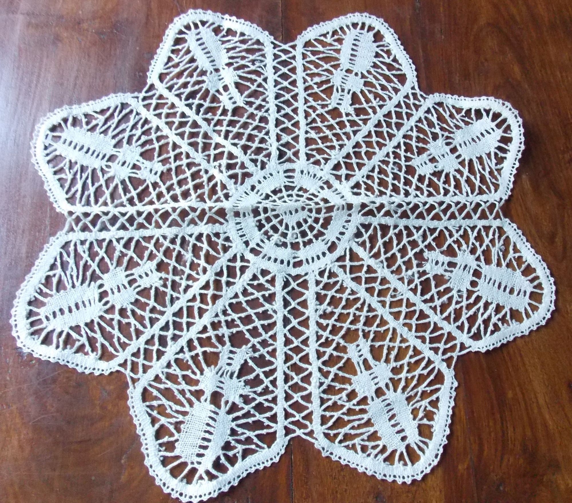 Napperon Brode Main Dentelle Aux Fuseaux Rond de 30cm Ecru Eventail