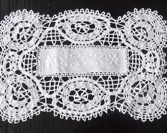 HAND EMBROIDERED DIEIE Point d'esprit bobbin lace on white linen 18cmx25 sophie