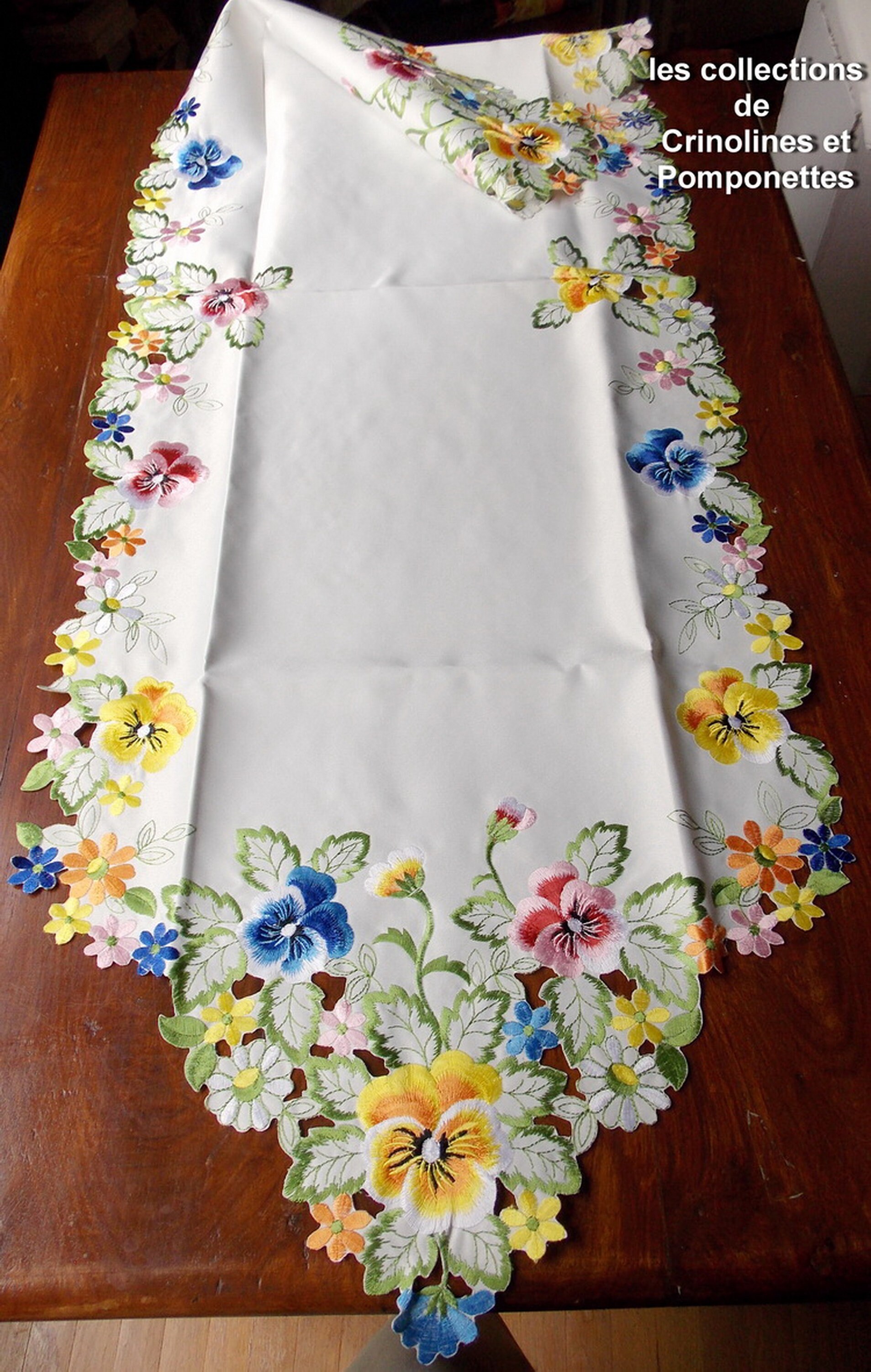 Chemin de Table Brodé en Polyester Epais Ovale 50x150 Termine Pointe Les Pensées Multicolores