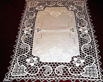 Hand-embroidered Venetian lace doily, white, rectangular, 32cm x 55cm, Aristee