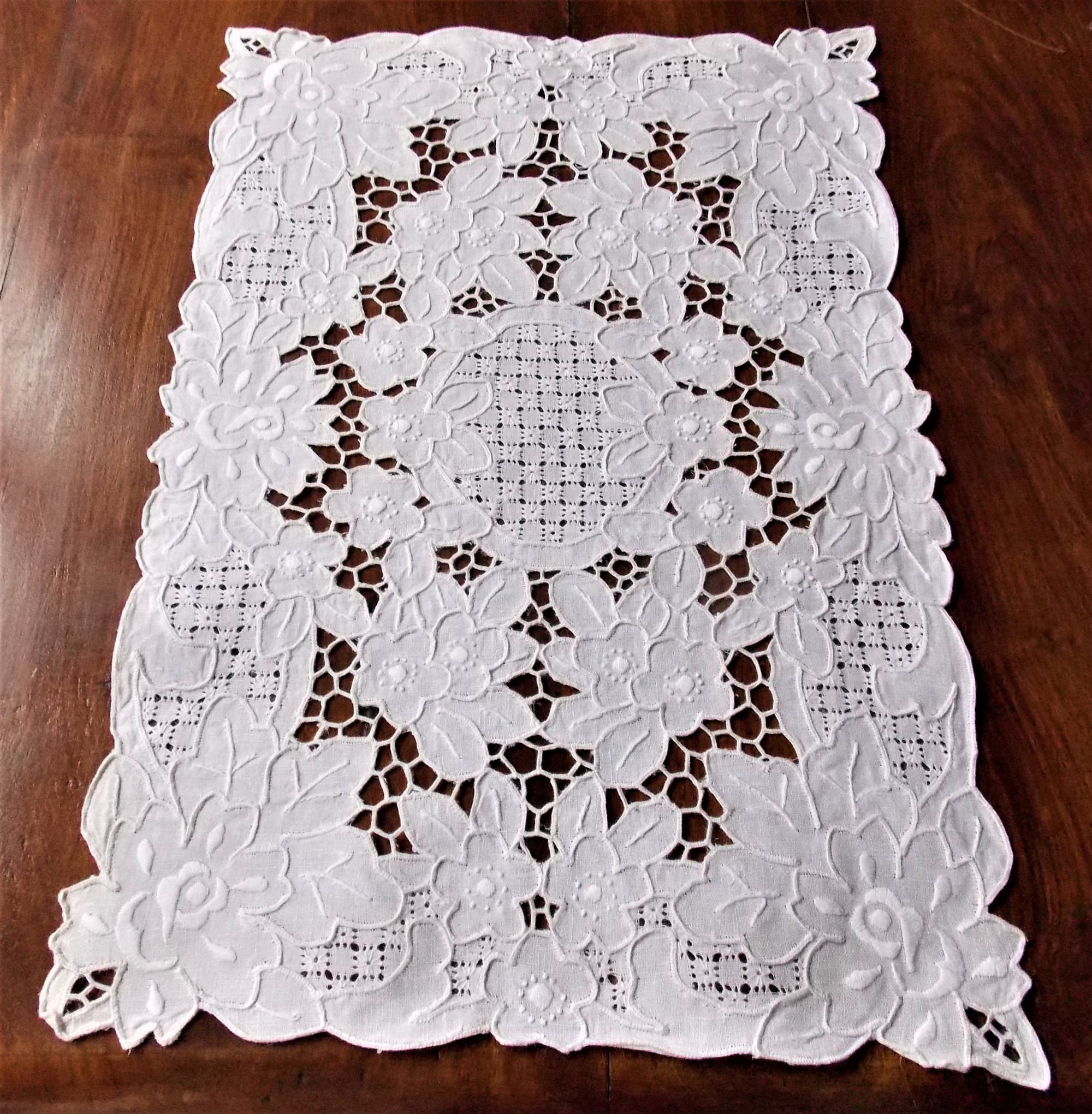 Napperon Brodé Main sur Lin Broderie Richelieu Royal Blanc Rectangulaire 30x45 Phillipine